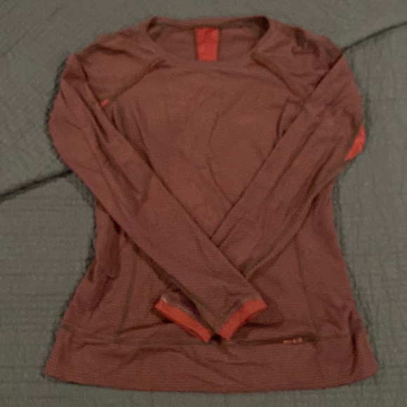 lululemon athletica Tops - Lululemon long sleeved tech shirt